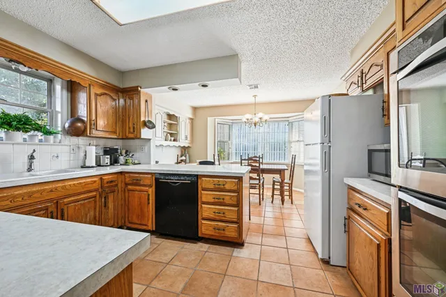 $475,000 | 4425 Elmwood Parkway, Metairie, LA 70003