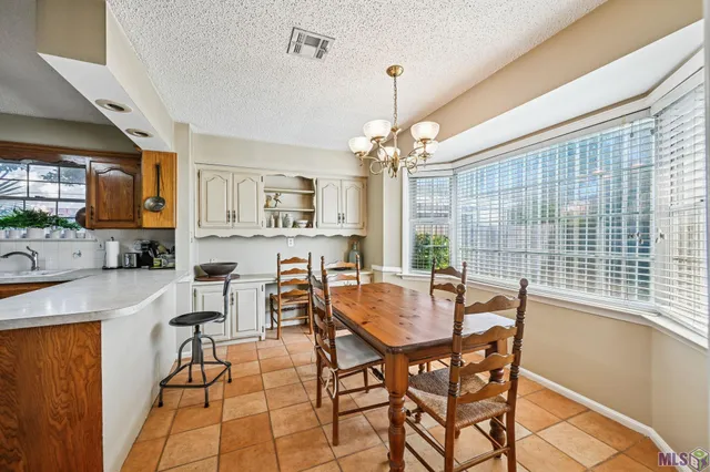 $475,000 | 4425 Elmwood Parkway, Metairie, LA 70003