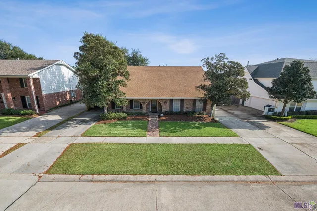 $475,000 | 4425 Elmwood Parkway, Metairie, LA 70003