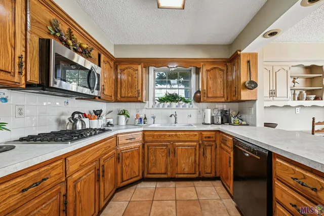 $475,000 | 4425 Elmwood Parkway, Metairie, LA 70003