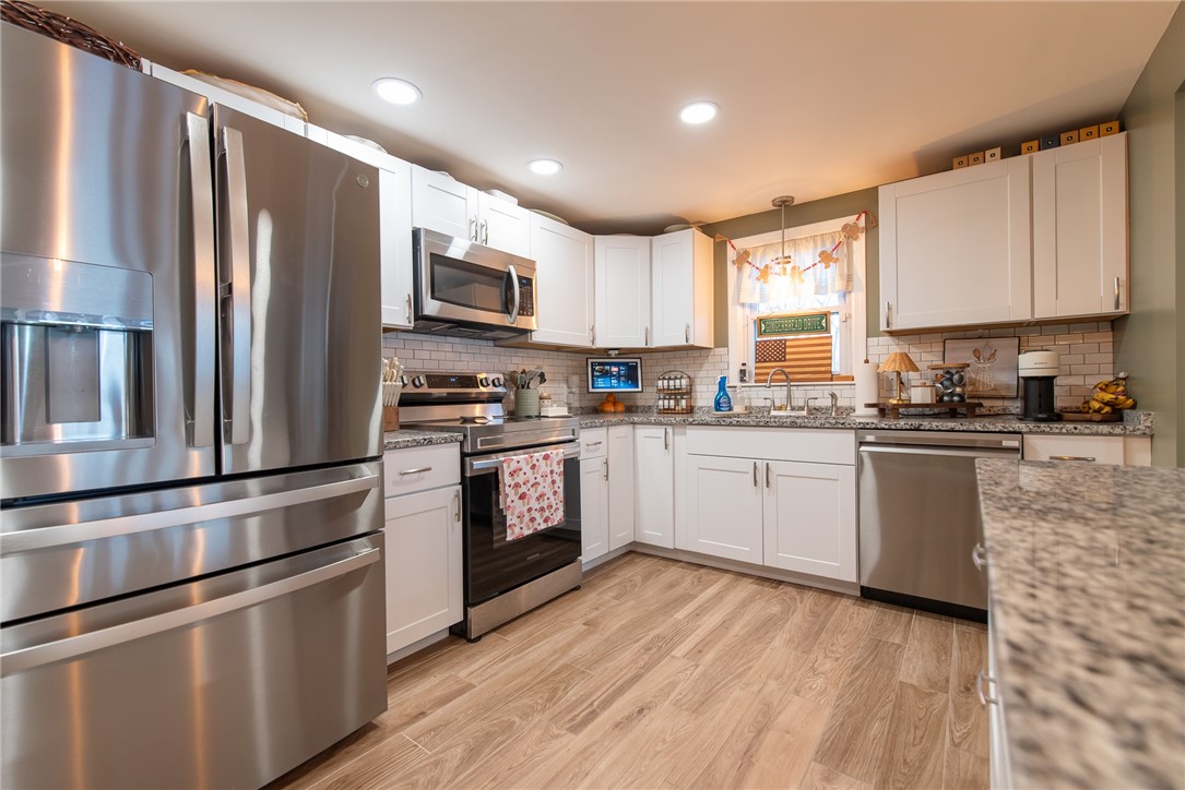 91 Windsor Park Drive Coventry, RI 02816 - Photo 2 of 31