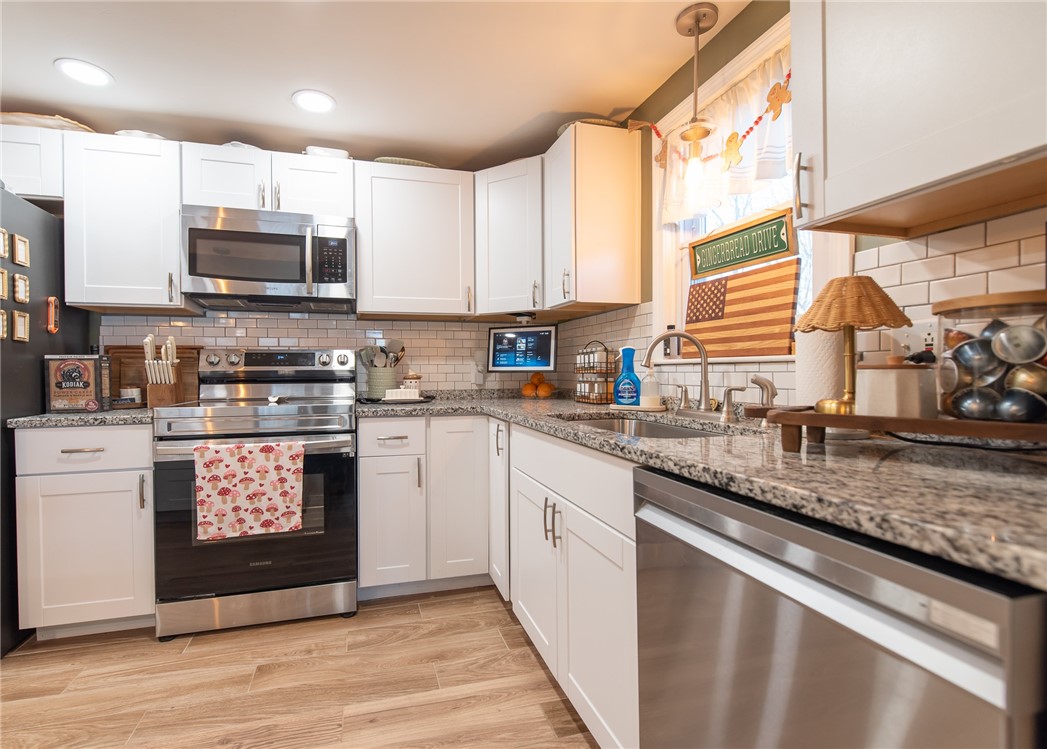 91 Windsor Park Drive Coventry, RI 02816 - Photo 3 of 31