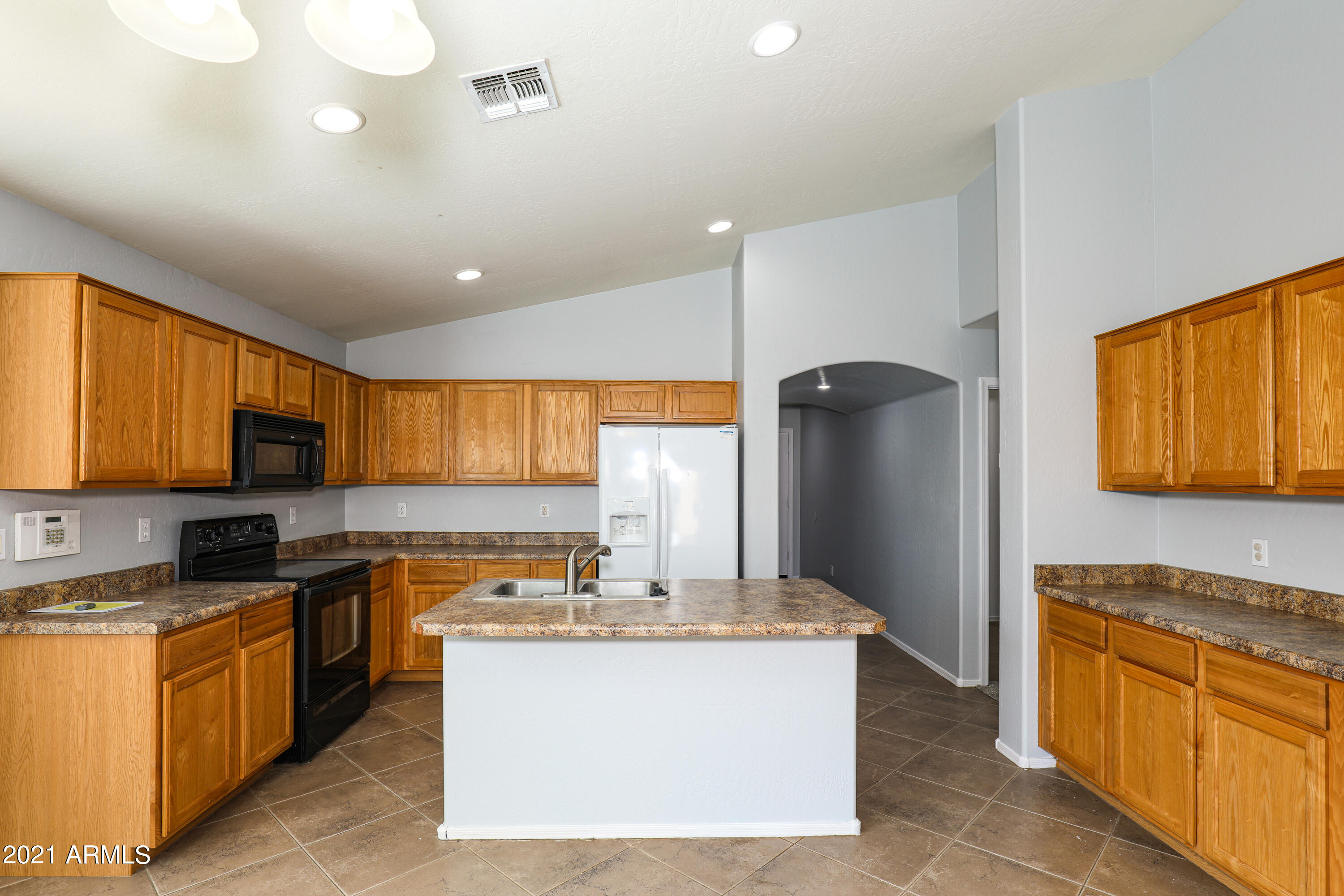 46136 West Tucker Road Maricopa, AZ 85139 - Photo 9 of 21 11