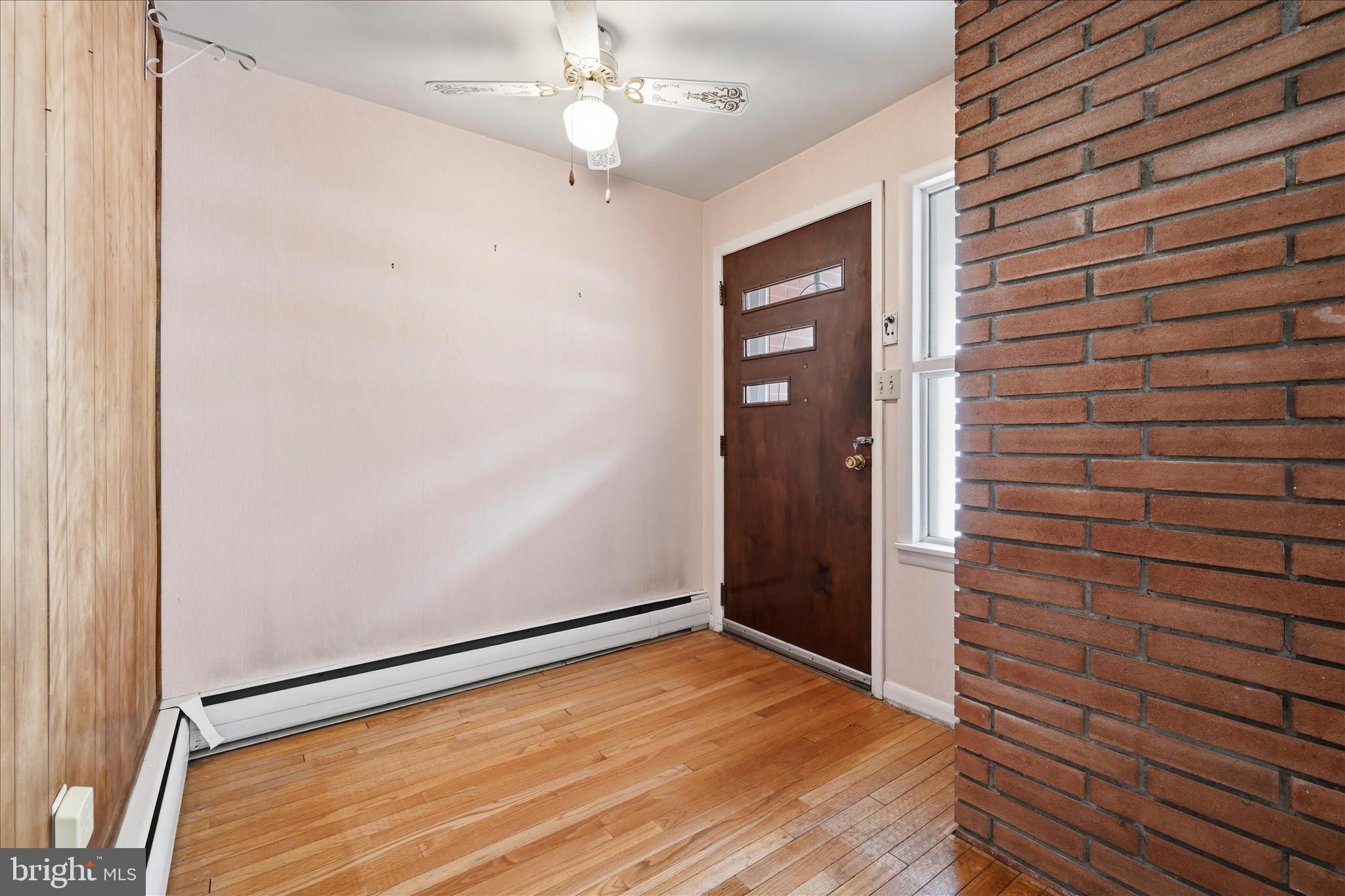 904 Crestview Avenue Reading, PA 19607 - Photo 13 of 43 Foyer