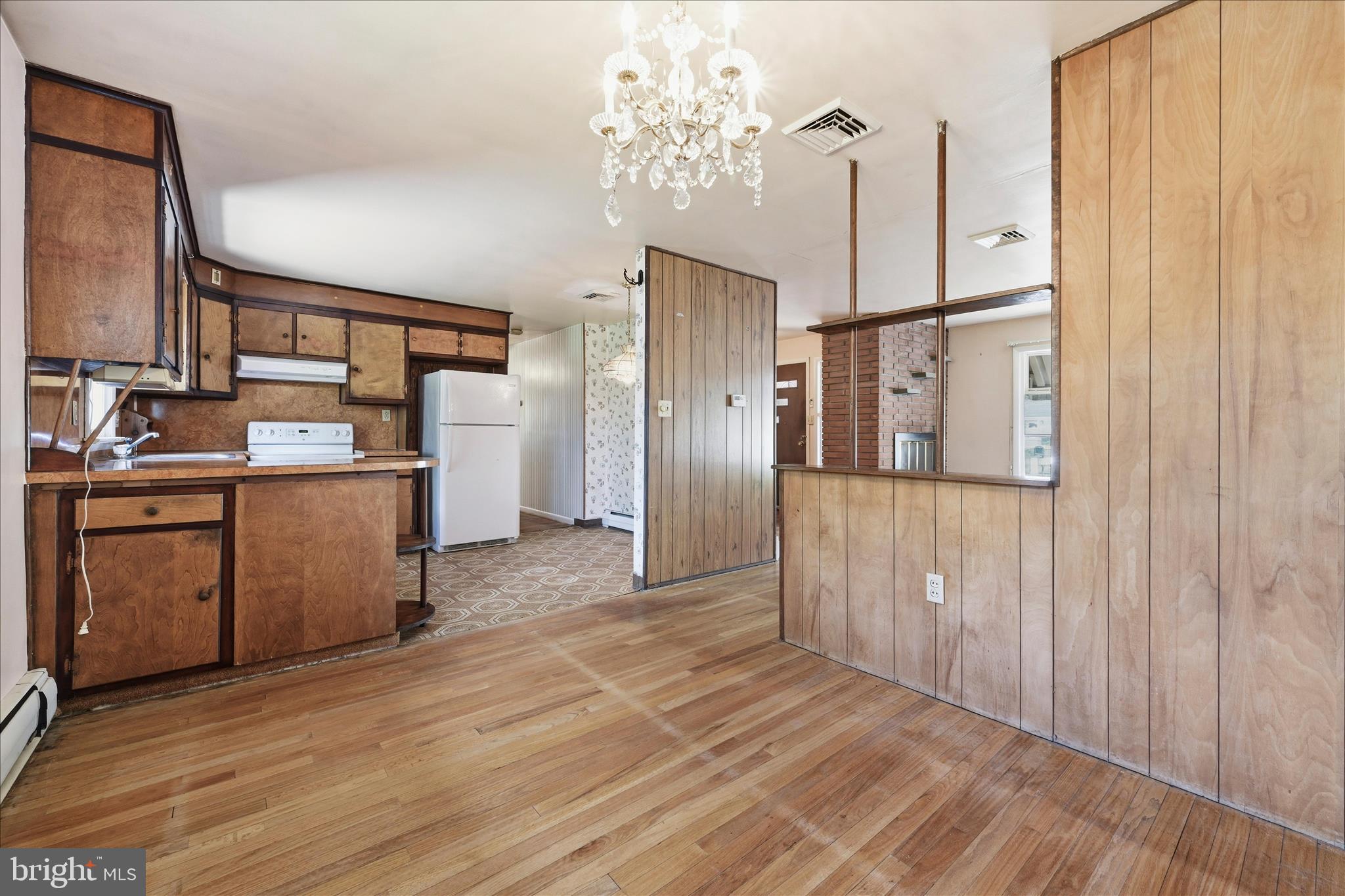 904 Crestview Avenue Reading, PA 19607 - Photo 17 of 43 Dining Area