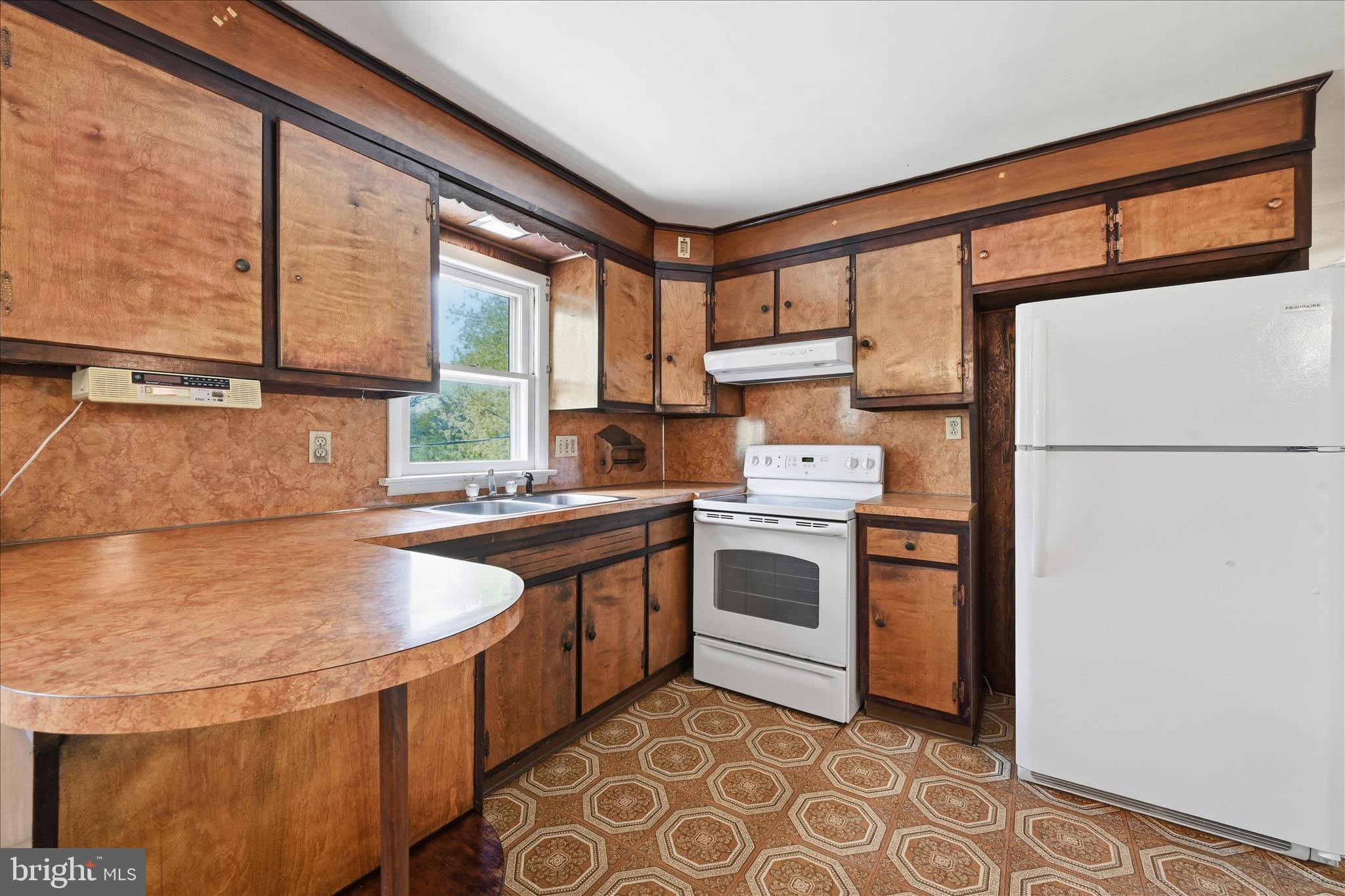 904 Crestview Avenue Reading, PA 19607 - Photo 18 of 43 Kitchen