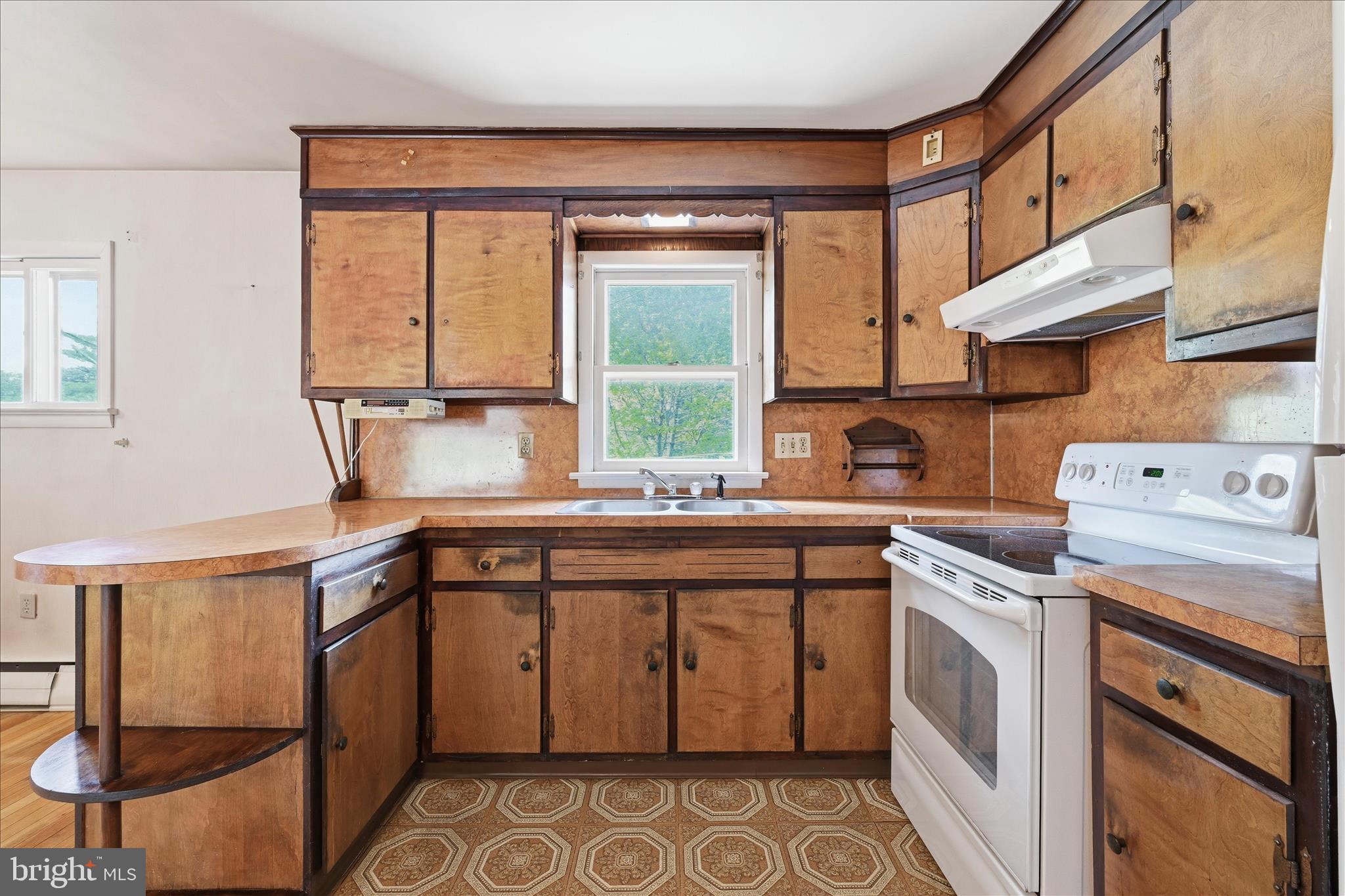 904 Crestview Avenue Reading, PA 19607 - Photo 19 of 43 Kitchen
