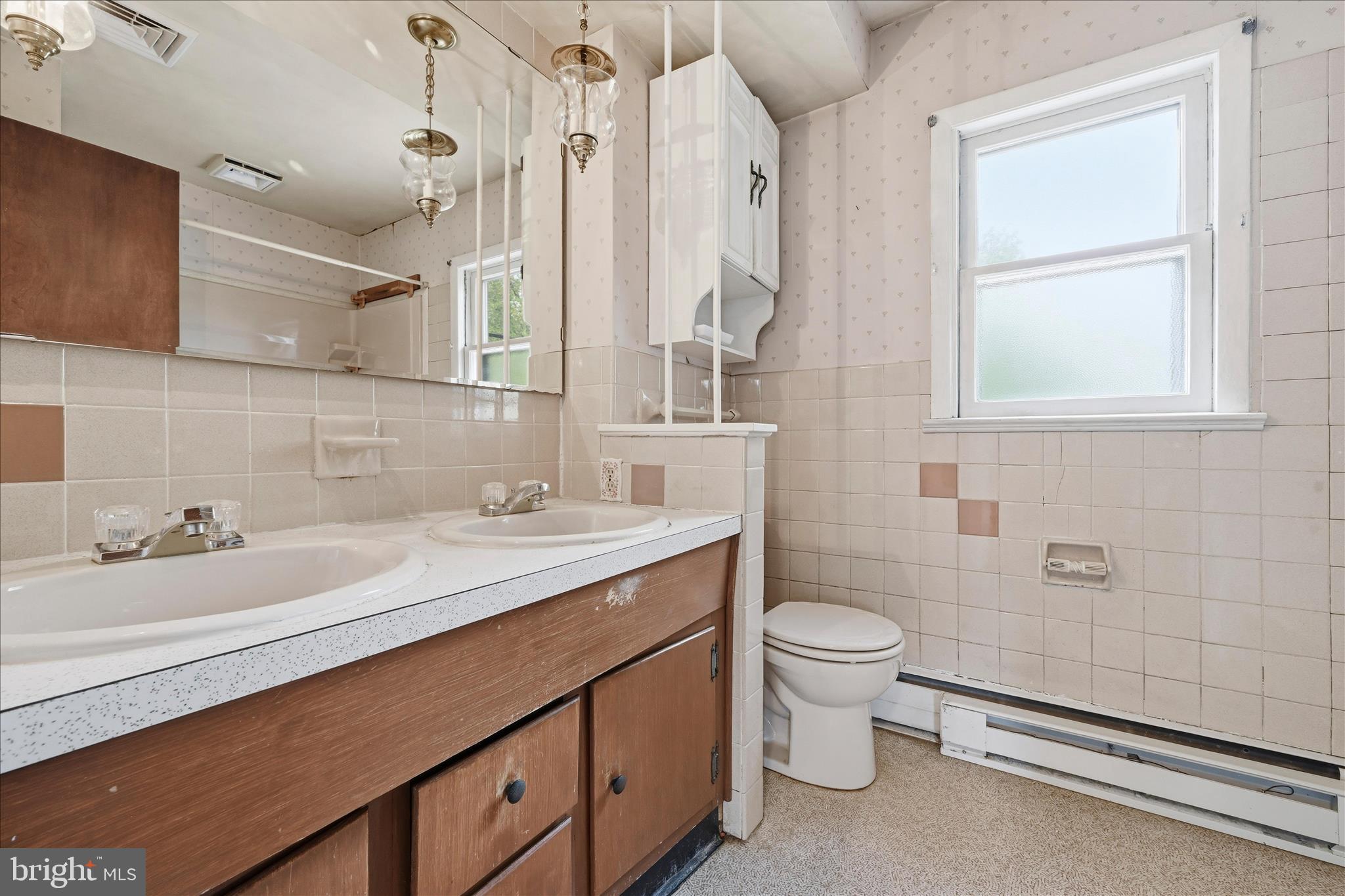 904 Crestview Avenue Reading, PA 19607 - Photo 28 of 43 Bathroom