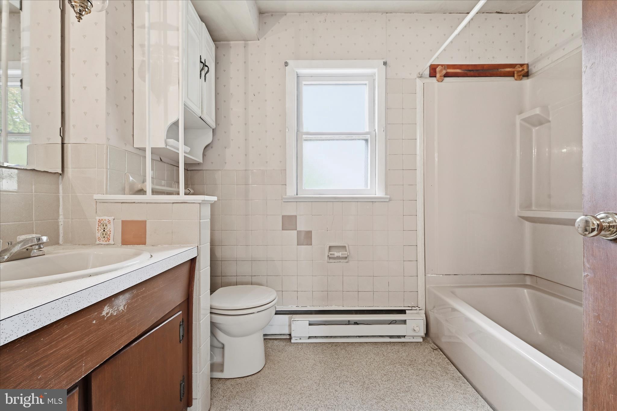 904 Crestview Avenue Reading, PA 19607 - Photo 29 of 43 Bathroom