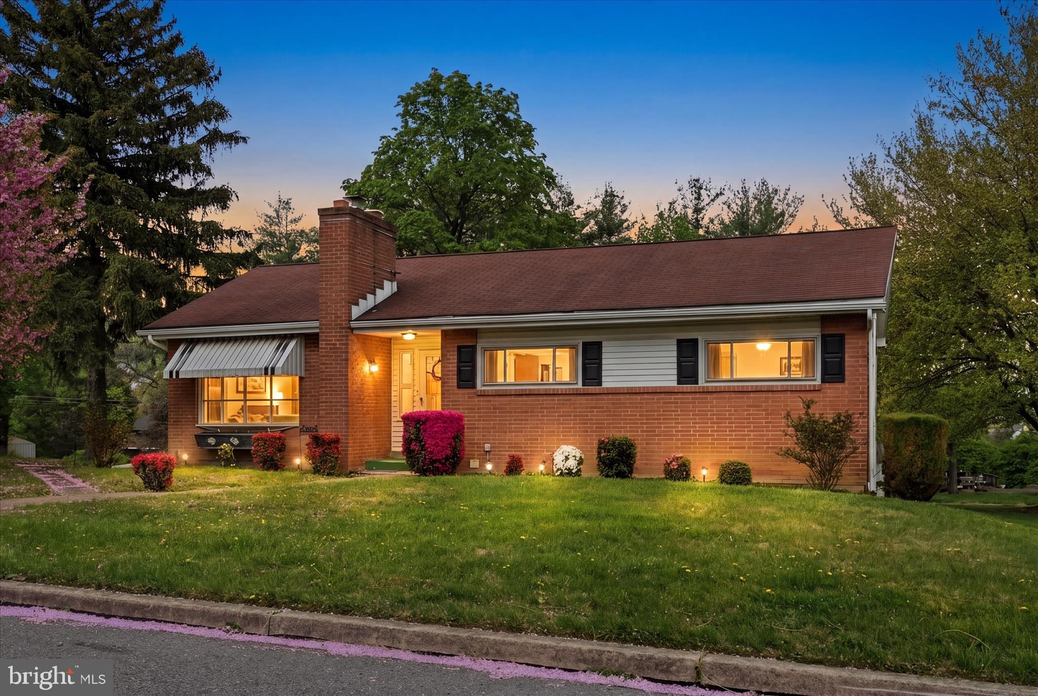 904 Crestview Avenue Reading, PA 19607 - Photo 3 of 43 Virtual Twilight