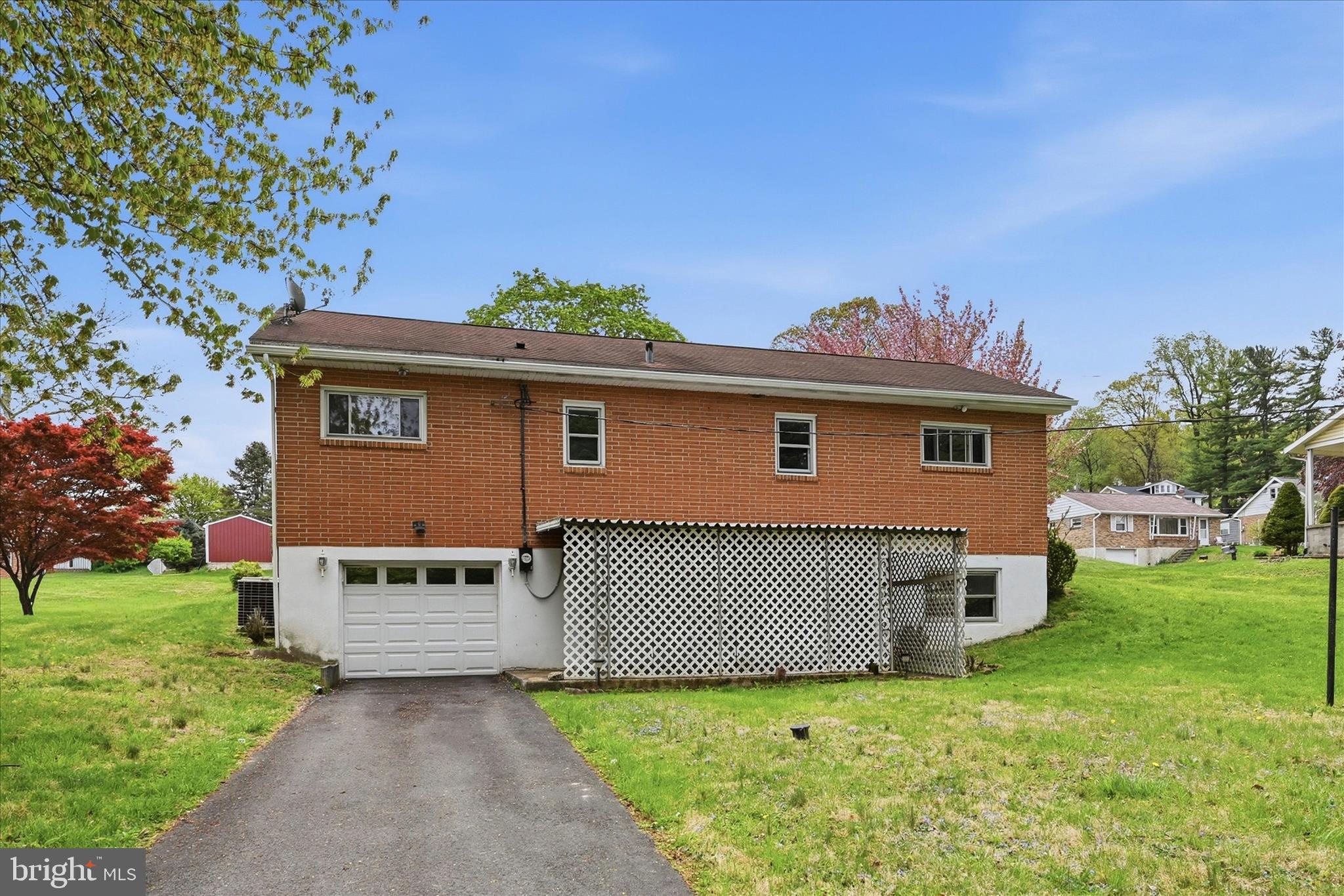 904 Crestview Avenue Reading, PA 19607 - Photo 36 of 43 Exterior Back