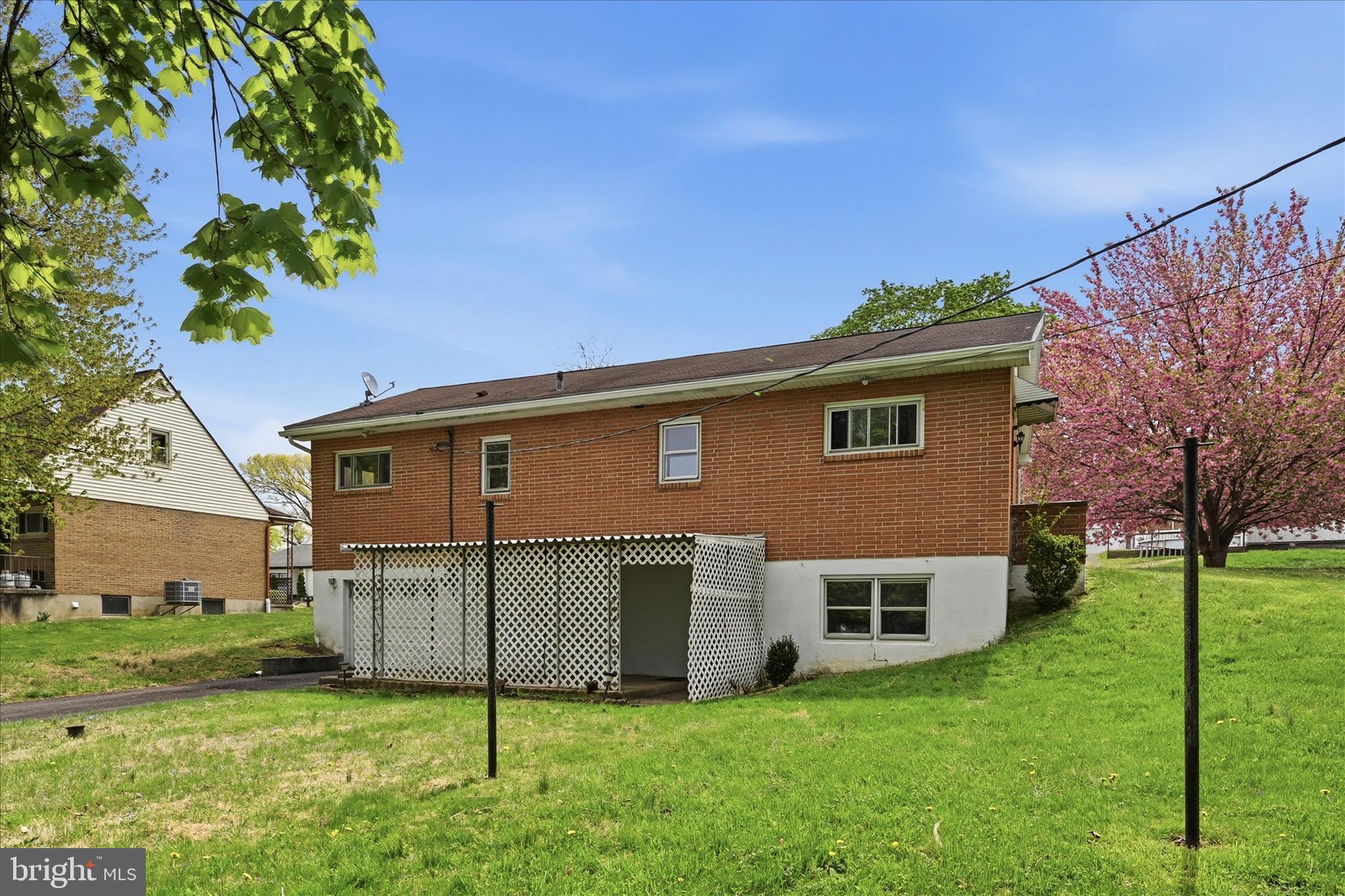 904 Crestview Avenue Reading, PA 19607 - Photo 38 of 43 Exterior Back