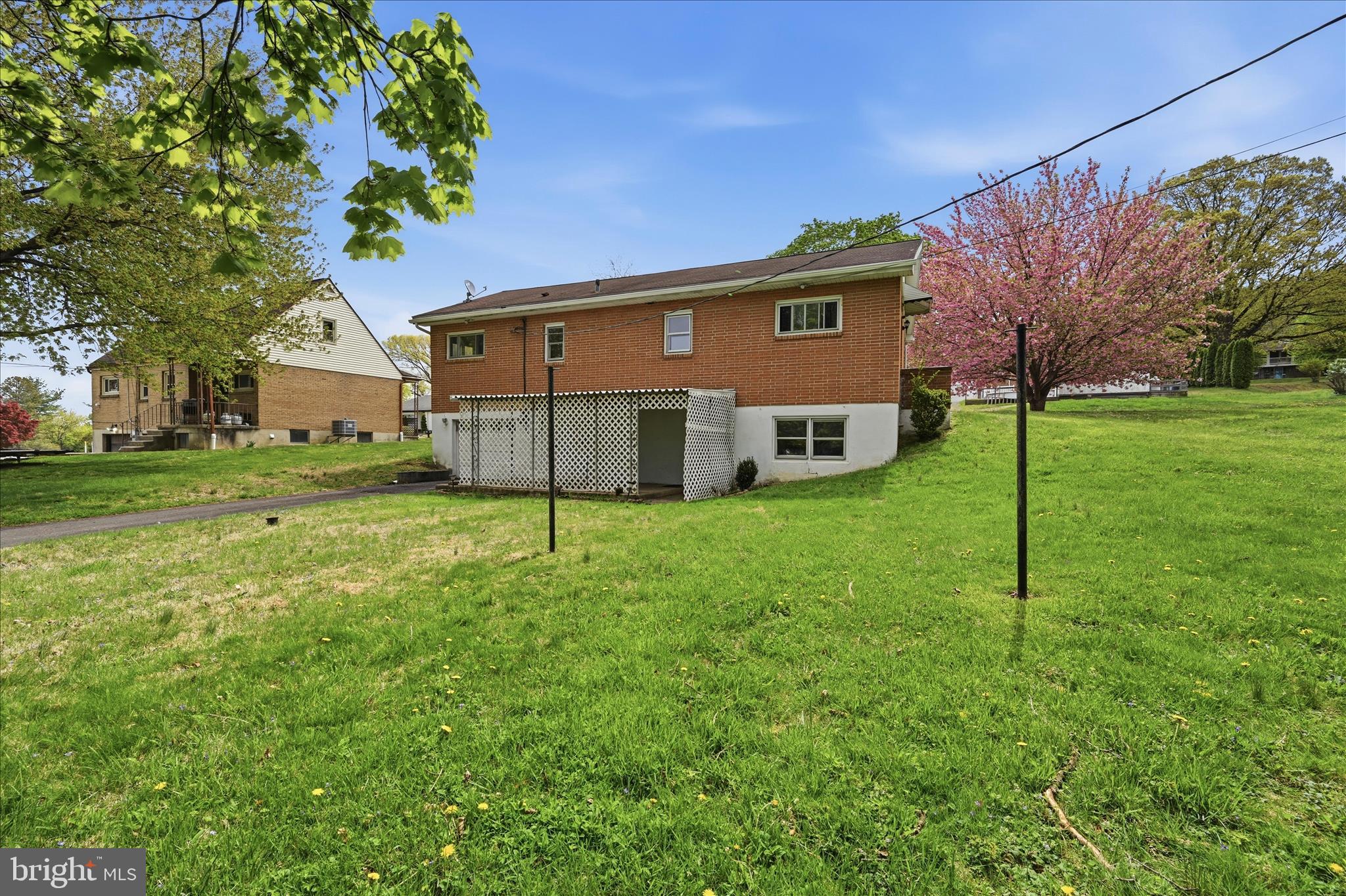 904 Crestview Avenue Reading, PA 19607 - Photo 39 of 43 Exterior Back