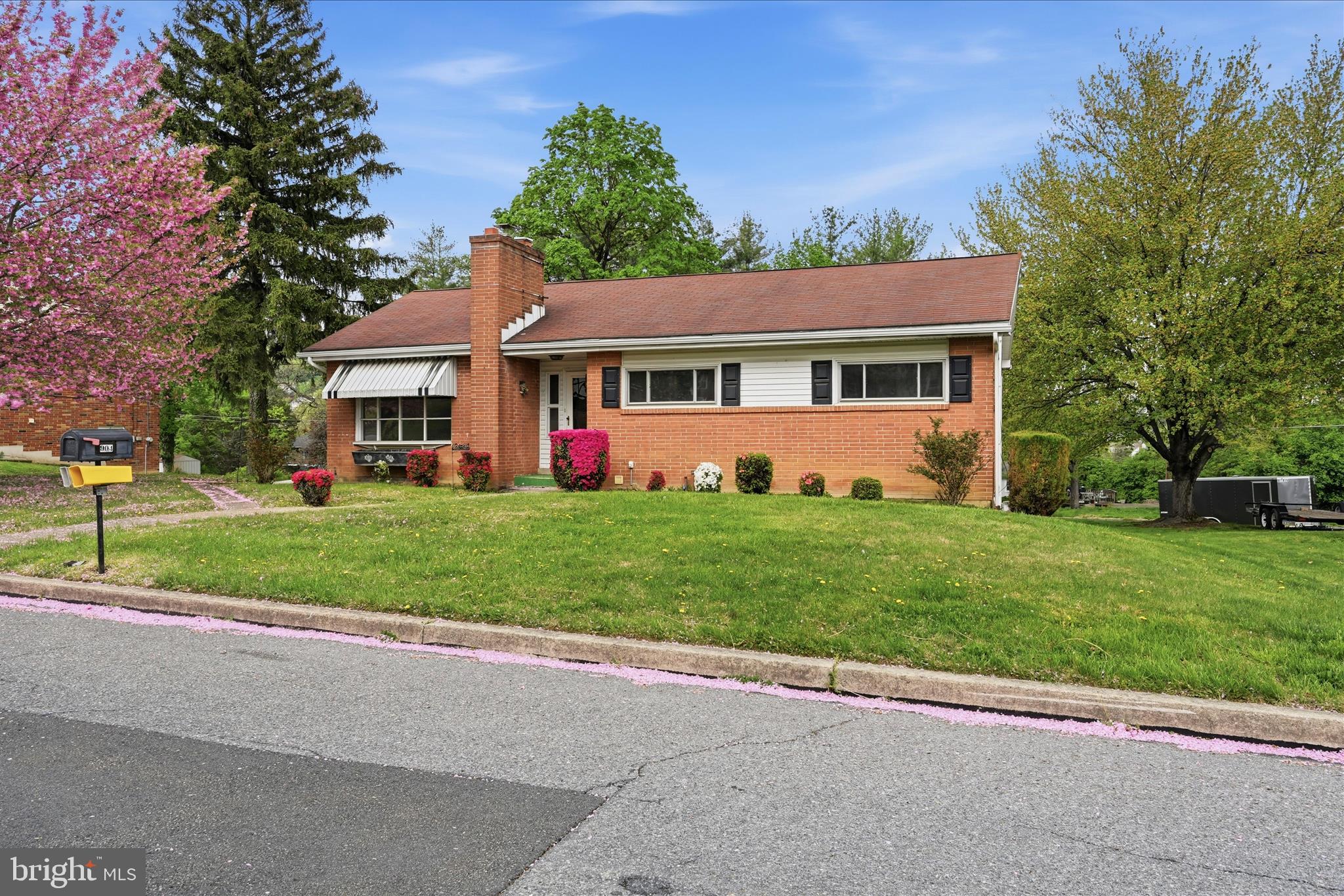 904 Crestview Avenue Reading, PA 19607 - Photo 4 of 43 Exterior Front