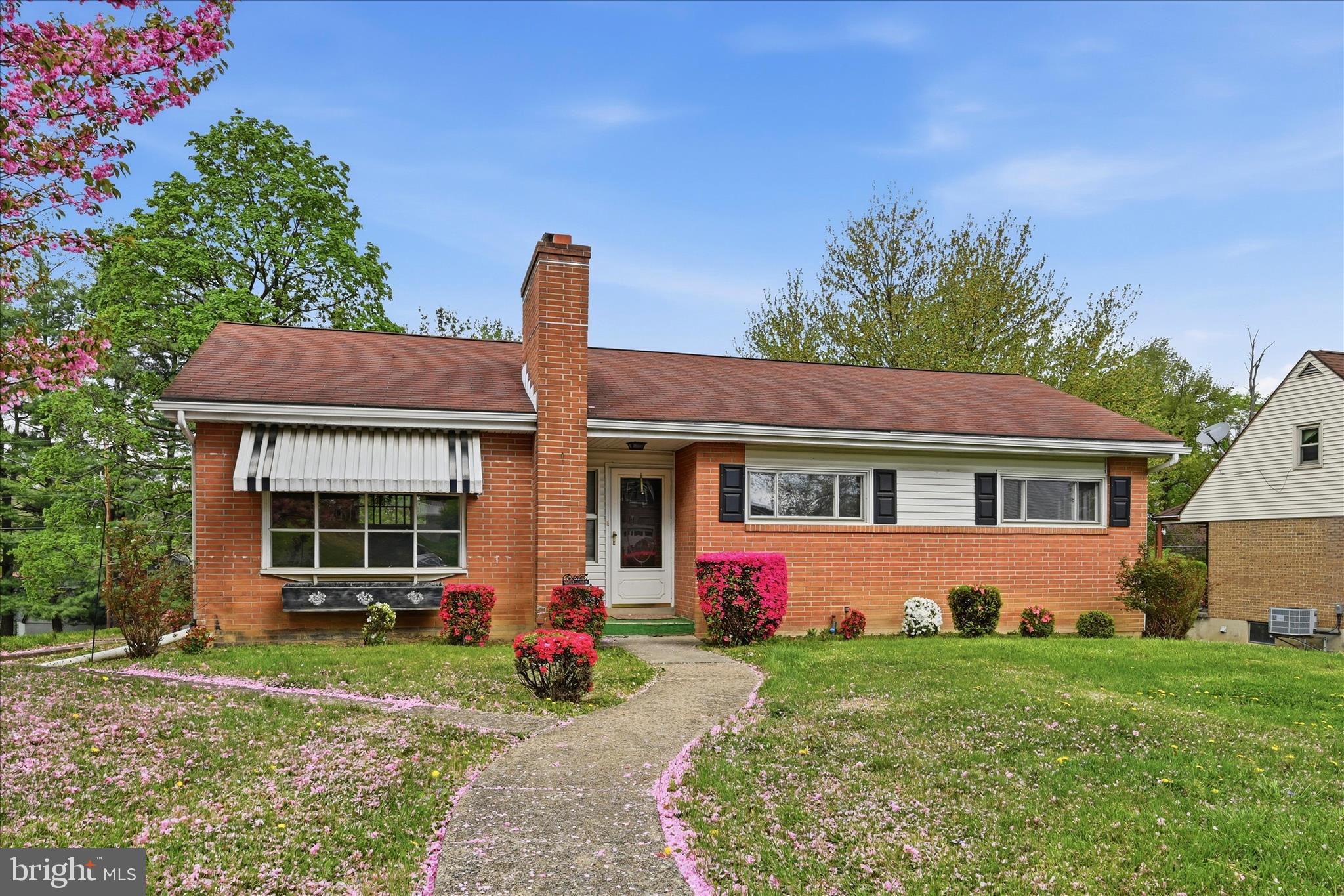 904 Crestview Avenue Reading, PA 19607 - Photo 5 of 43 Exterior Front