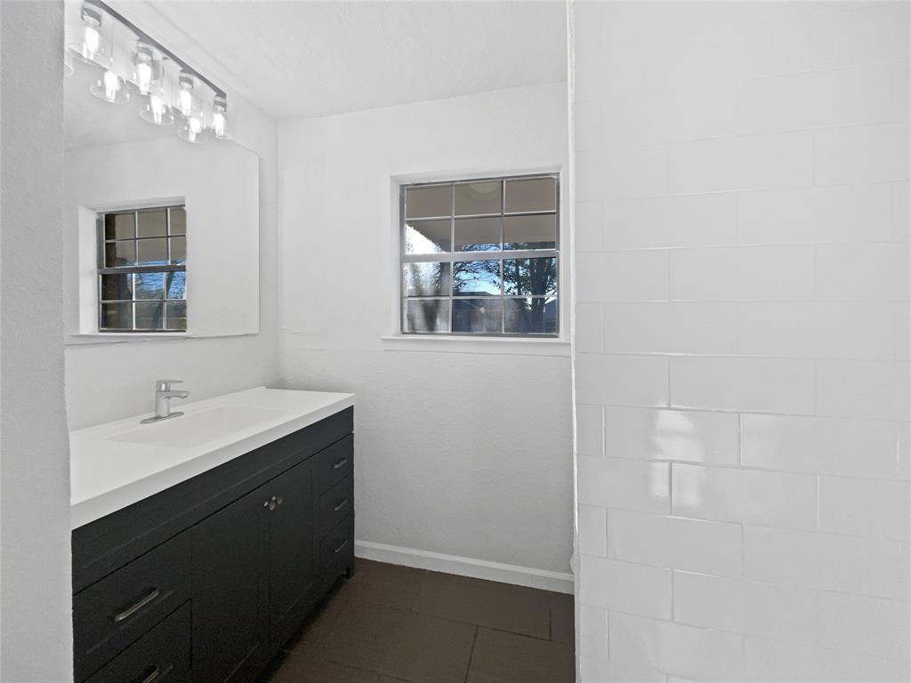 464 West Fulton Street Van Alstyne, TX 75495 - Photo 11 of 19