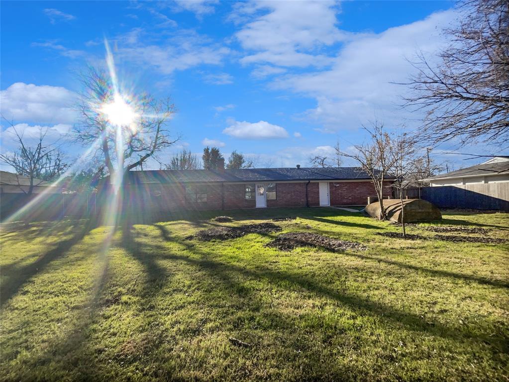 464 West Fulton Street Van Alstyne, TX 75495 - Photo 16 of 19