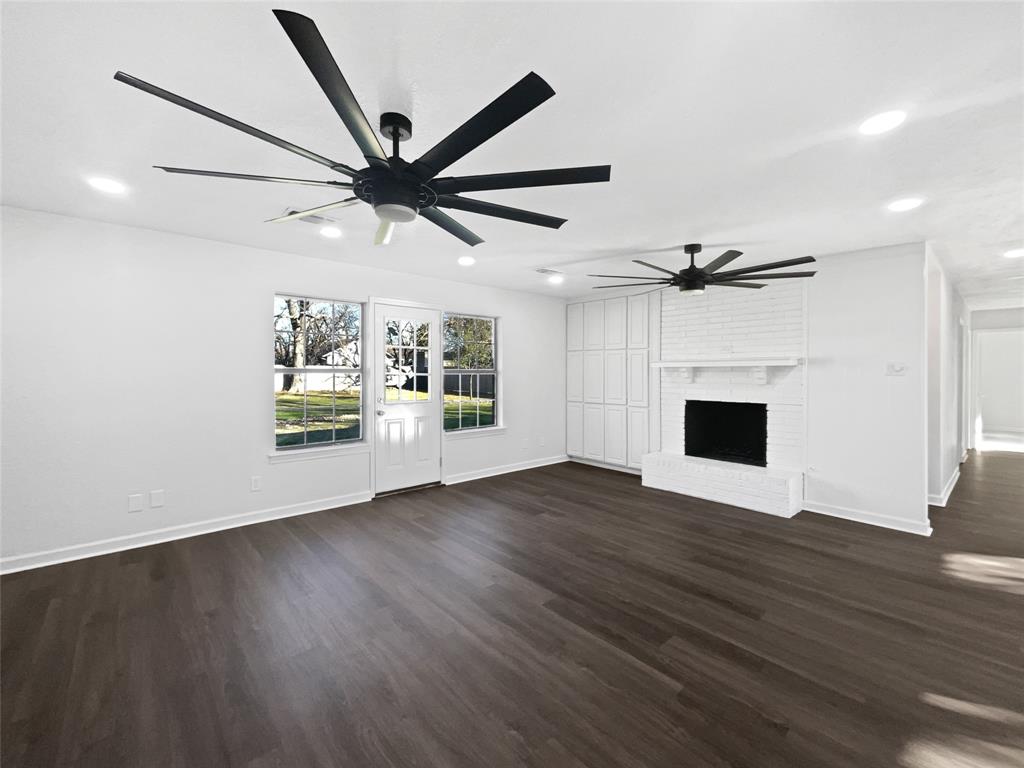 464 West Fulton Street Van Alstyne, TX 75495 - Photo 3 of 19