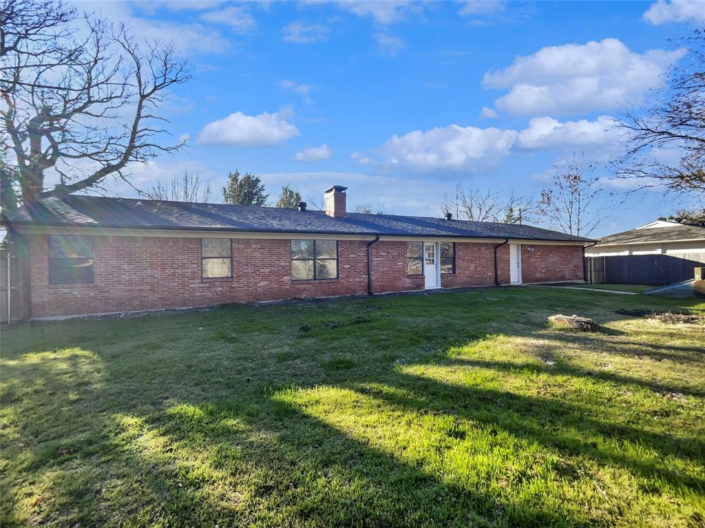 464 West Fulton Street Van Alstyne, TX 75495 - Photo 5 of 19