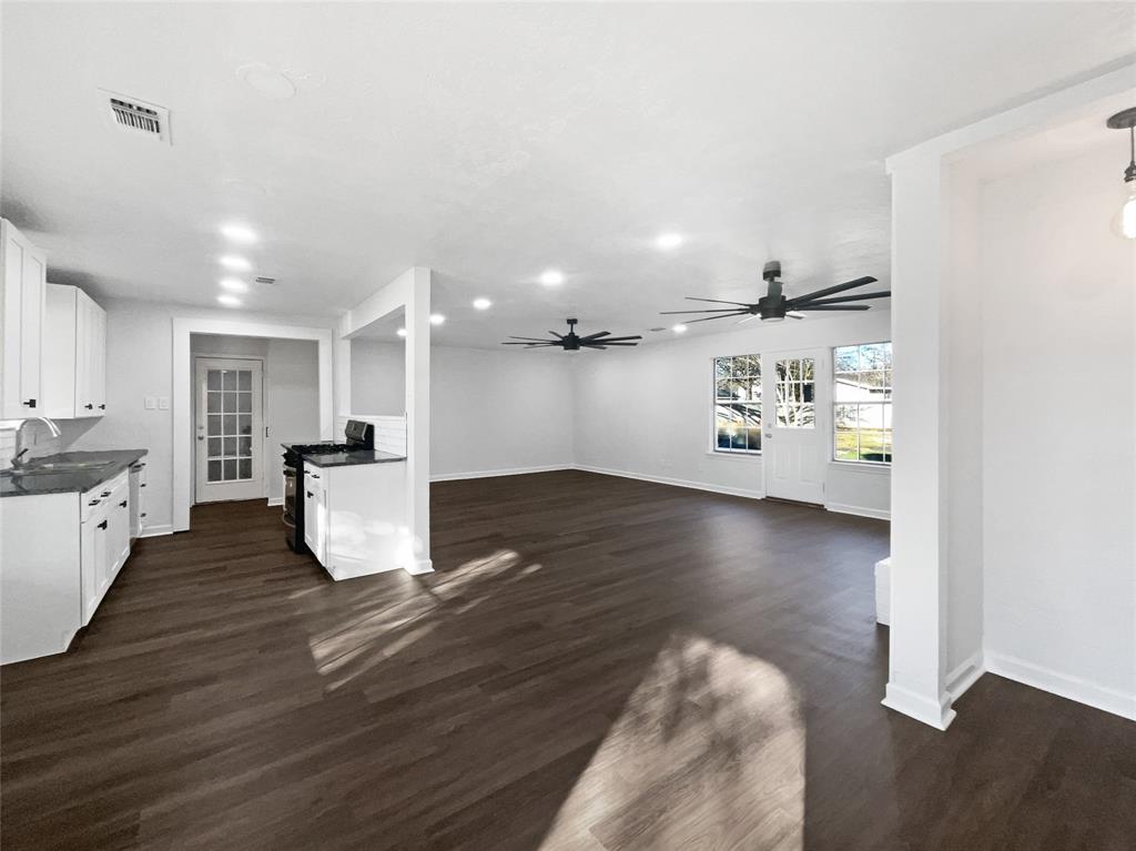 464 West Fulton Street Van Alstyne, TX 75495 - Photo 7 of 19