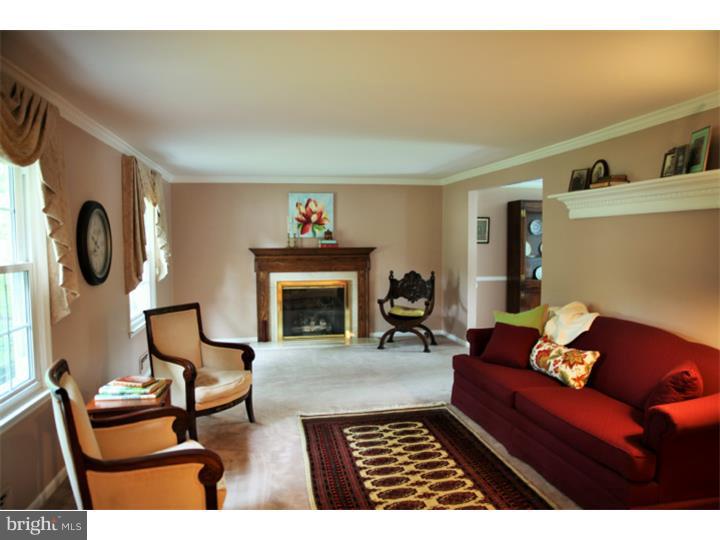 102 Rockingham Road Cherry Hill, NJ 08034 - Photo 3 of 25 Living Room