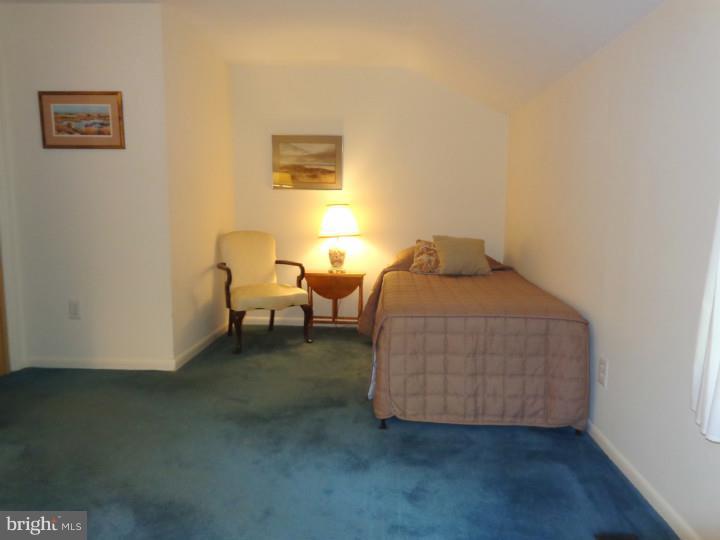 102 Rockingham Road Cherry Hill, NJ 08034 - Photo 22 of 25 Guest Room