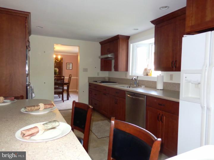 102 Rockingham Road Cherry Hill, NJ 08034 - Photo 8 of 25 Kitchen