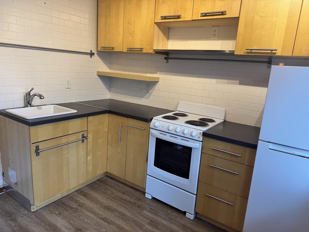 170 East Hadley Road, Unit 80 Amherst, MA 01002 - Photo 8 of 14 Gallery Image 8