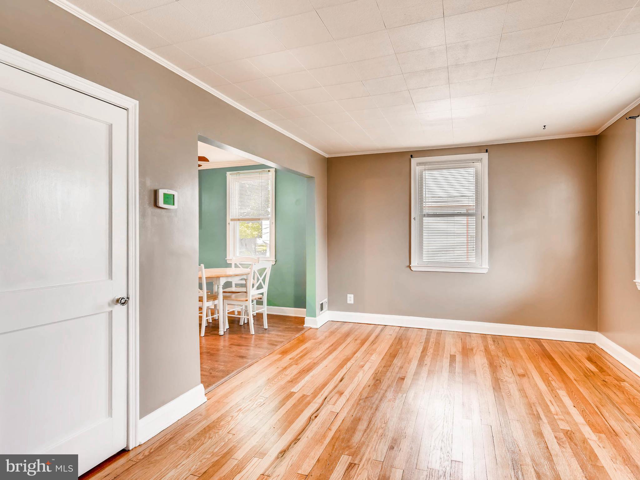 4223 Thorncliff Road Baltimore, MD 21236 - Photo 3 of 27 Living Room