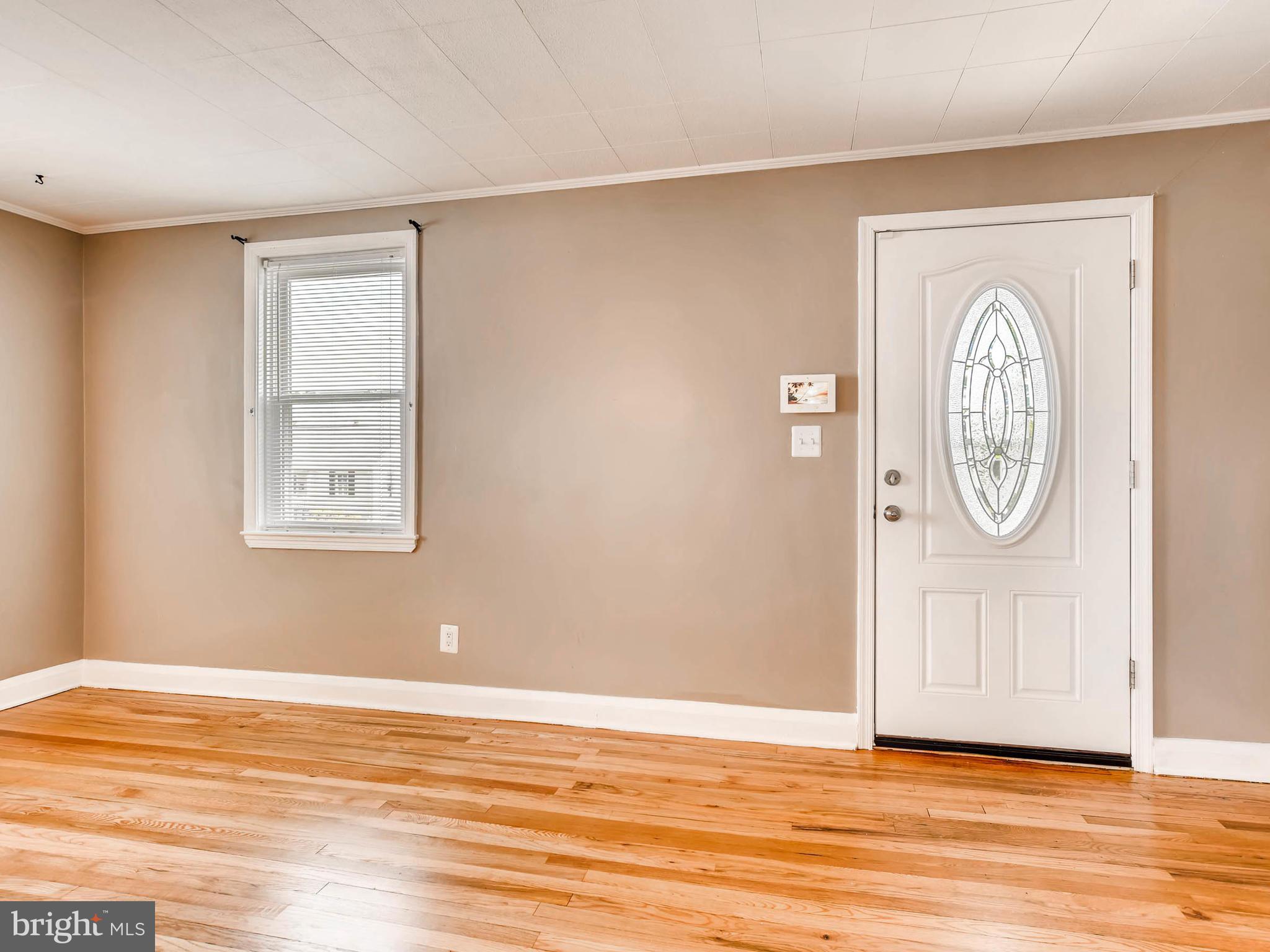 4223 Thorncliff Road Baltimore, MD 21236 - Photo 4 of 27 Living Room