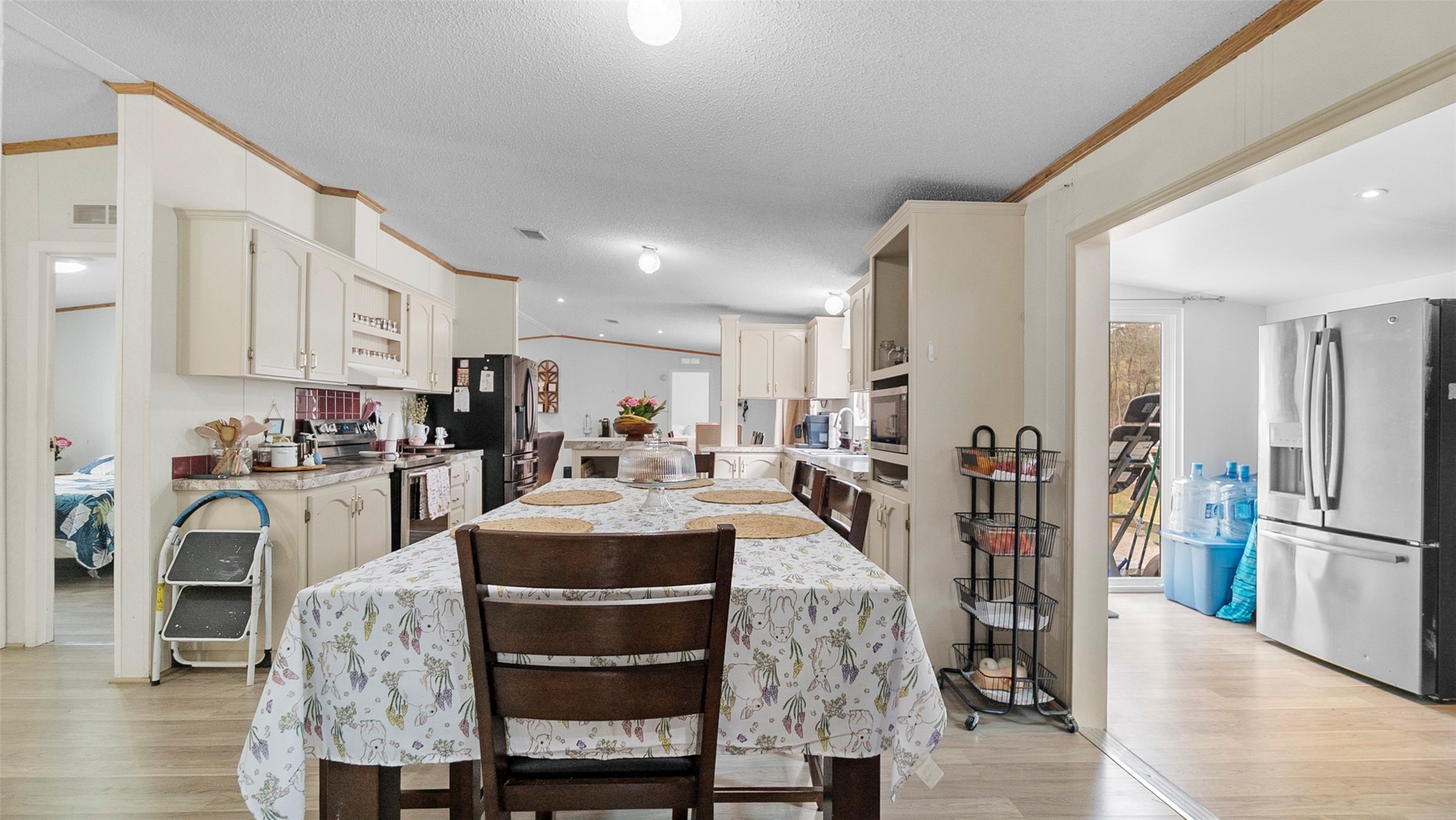 7735 North Walker Road Cleveland, TX 77328 - Photo 20 of 42 a living room with stainless steel appliances furniture a rug and a kitchen view