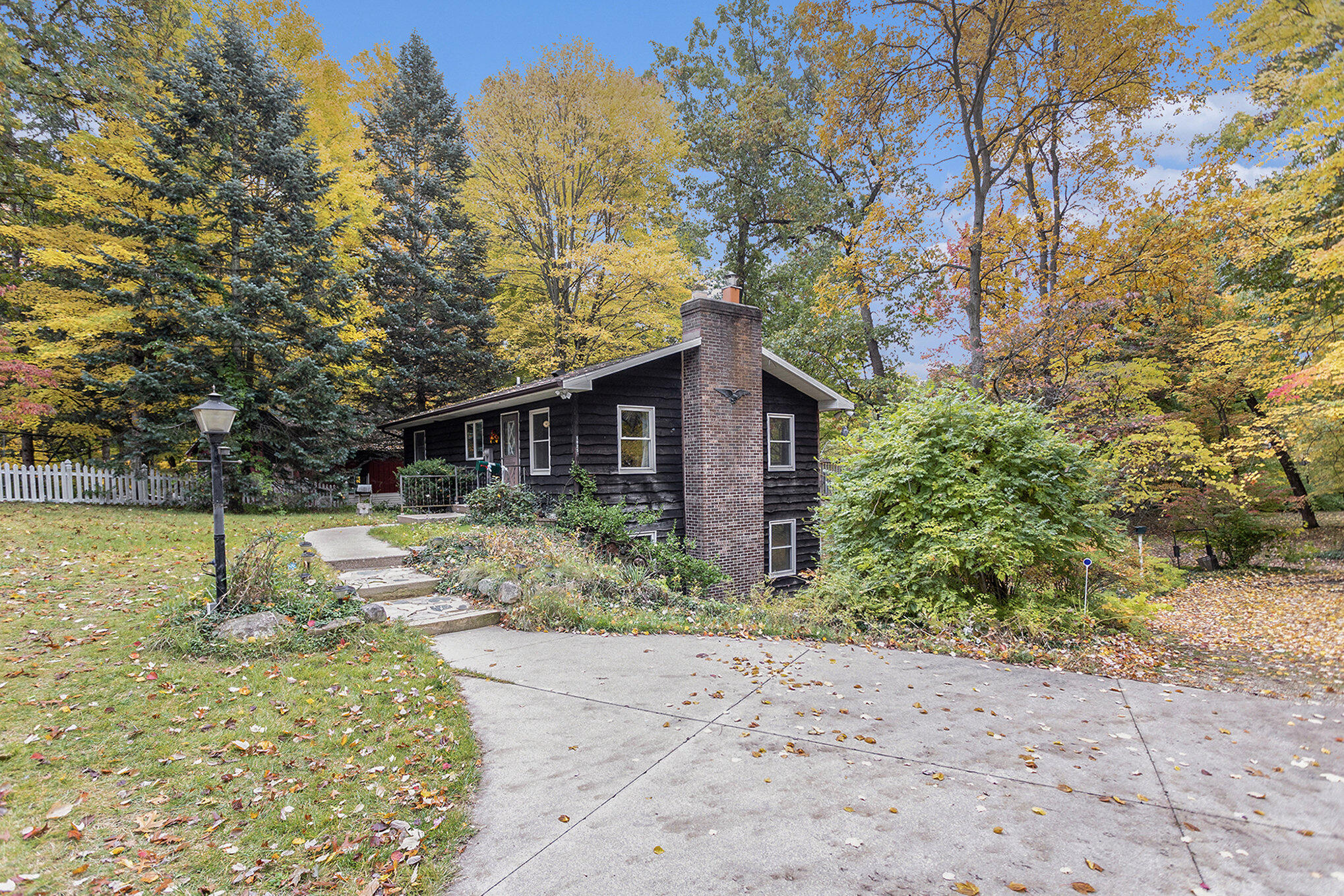 002_1025_schuring_rd_portage_mi_49024-23