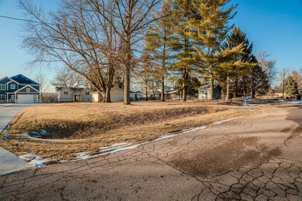 $820,000 | 1590 Lake Holiday Drive, Lake Holiday, IL 60548