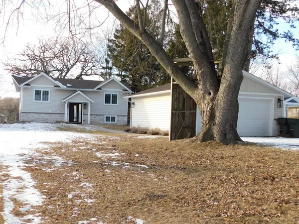 $820,000 | 1590 Lake Holiday Drive, Lake Holiday, IL 60548