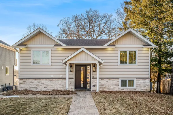 $820,000 | 1590 Lake Holiday Drive, Lake Holiday, IL 60548