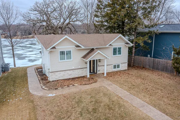 $820,000 | 1590 Lake Holiday Drive, Lake Holiday, IL 60548