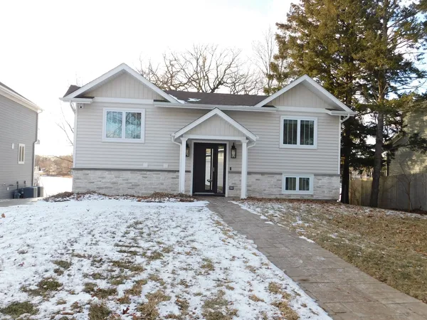 $820,000 | 1590 Lake Holiday Drive, Lake Holiday, IL 60548