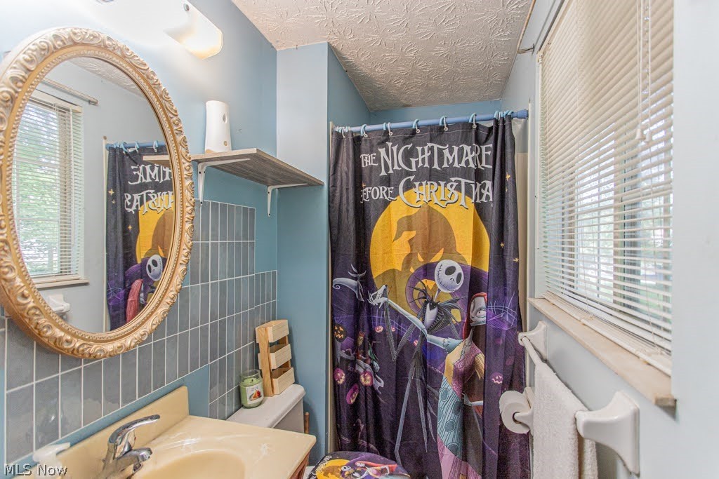 7764 Micawber Road Northeast Warren, OH 44484 - Photo 13 of 29 Master Bath