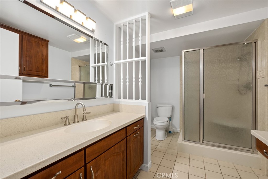 842 Ronda Sevilla, Unit B Laguna Woods, CA 92637 - Photo 8 of 27 First level bath