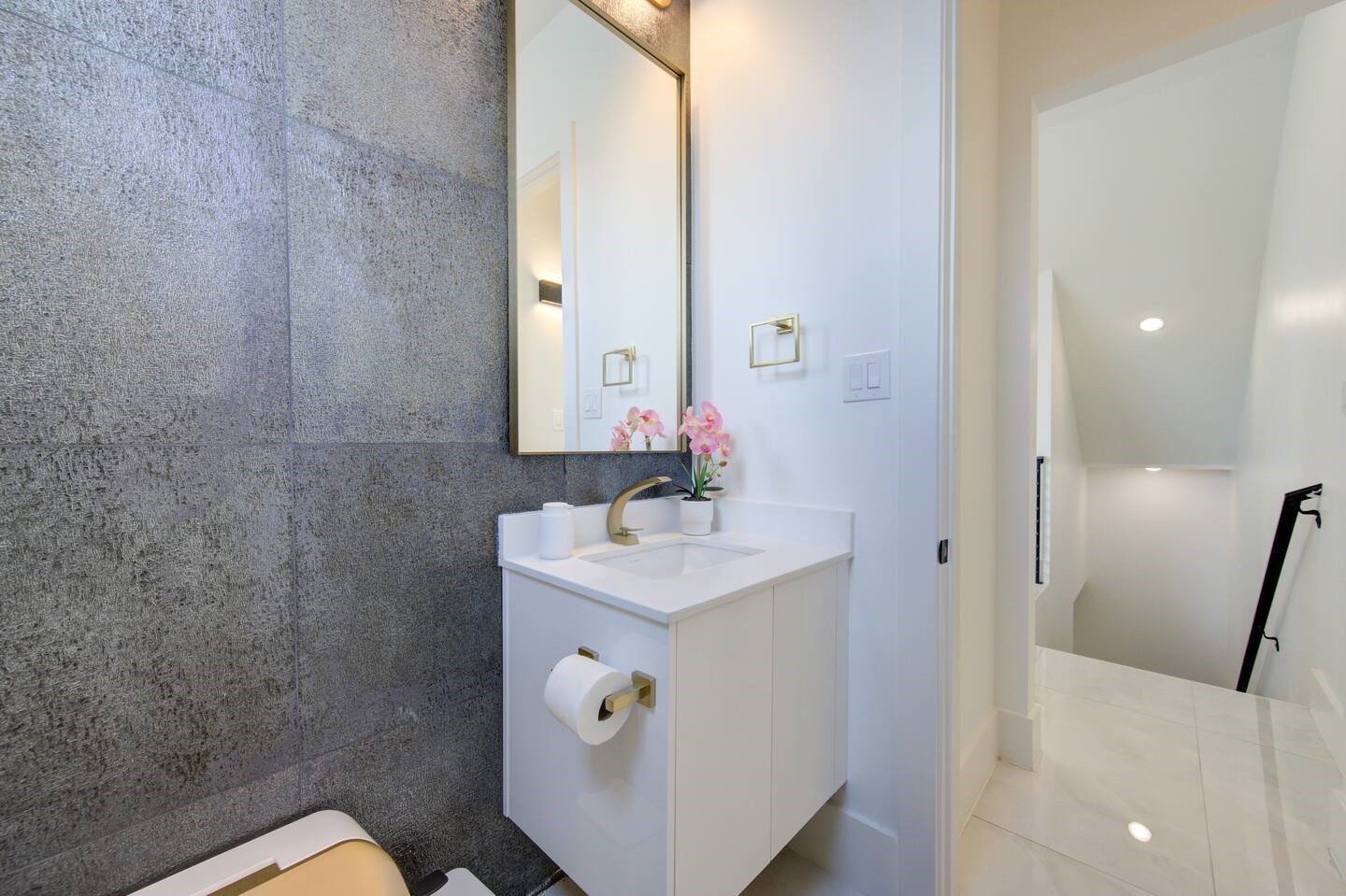 5702 Fairdale Lane, Unit C Houston, TX 77057 - Photo 23 of 47 a bathroom with a sink toilet and tub