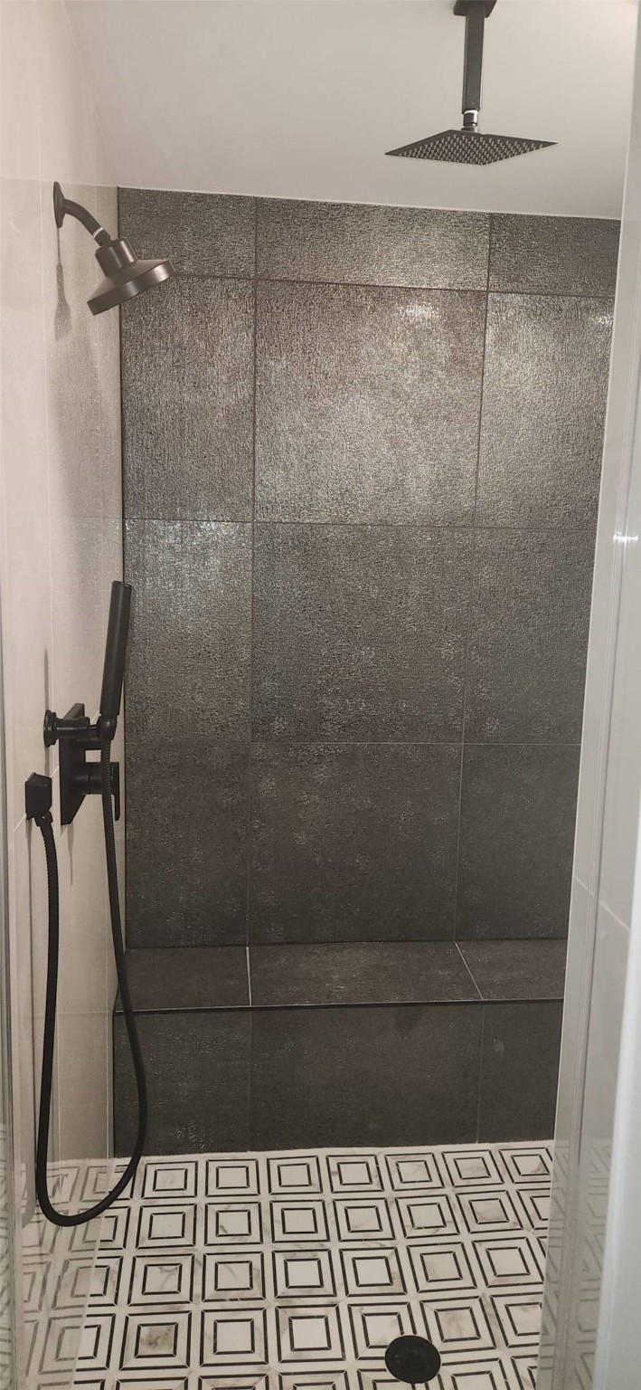 5702 Fairdale Lane, Unit C Houston, TX 77057 - Photo 29 of 47 a bathroom with a shower