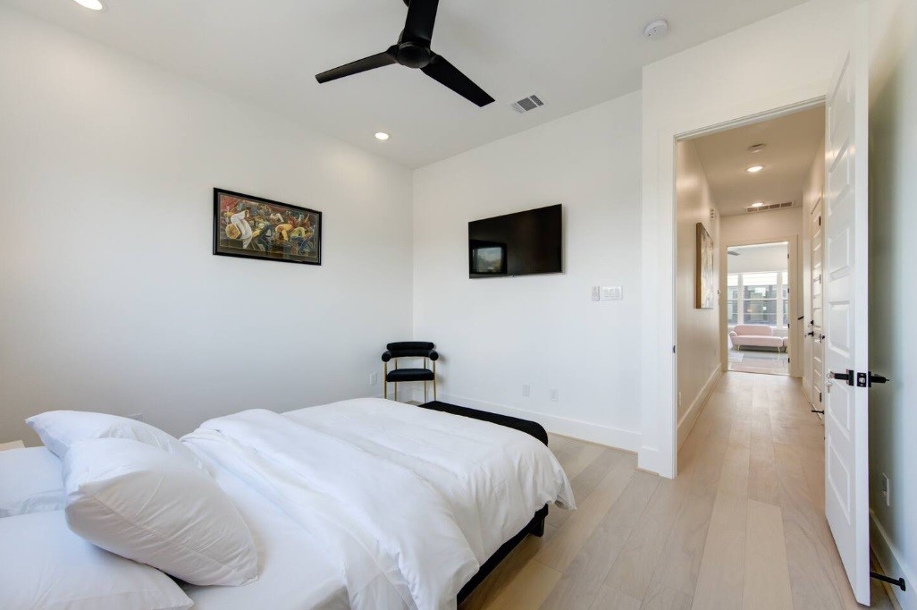 5702 Fairdale Lane, Unit C Houston, TX 77057 - Photo 33 of 47 a bedroom with a bed and a flat screen tv