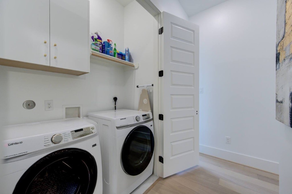 5702 Fairdale Lane, Unit C Houston, TX 77057 - Photo 41 of 47 a utility room with dryer and washer