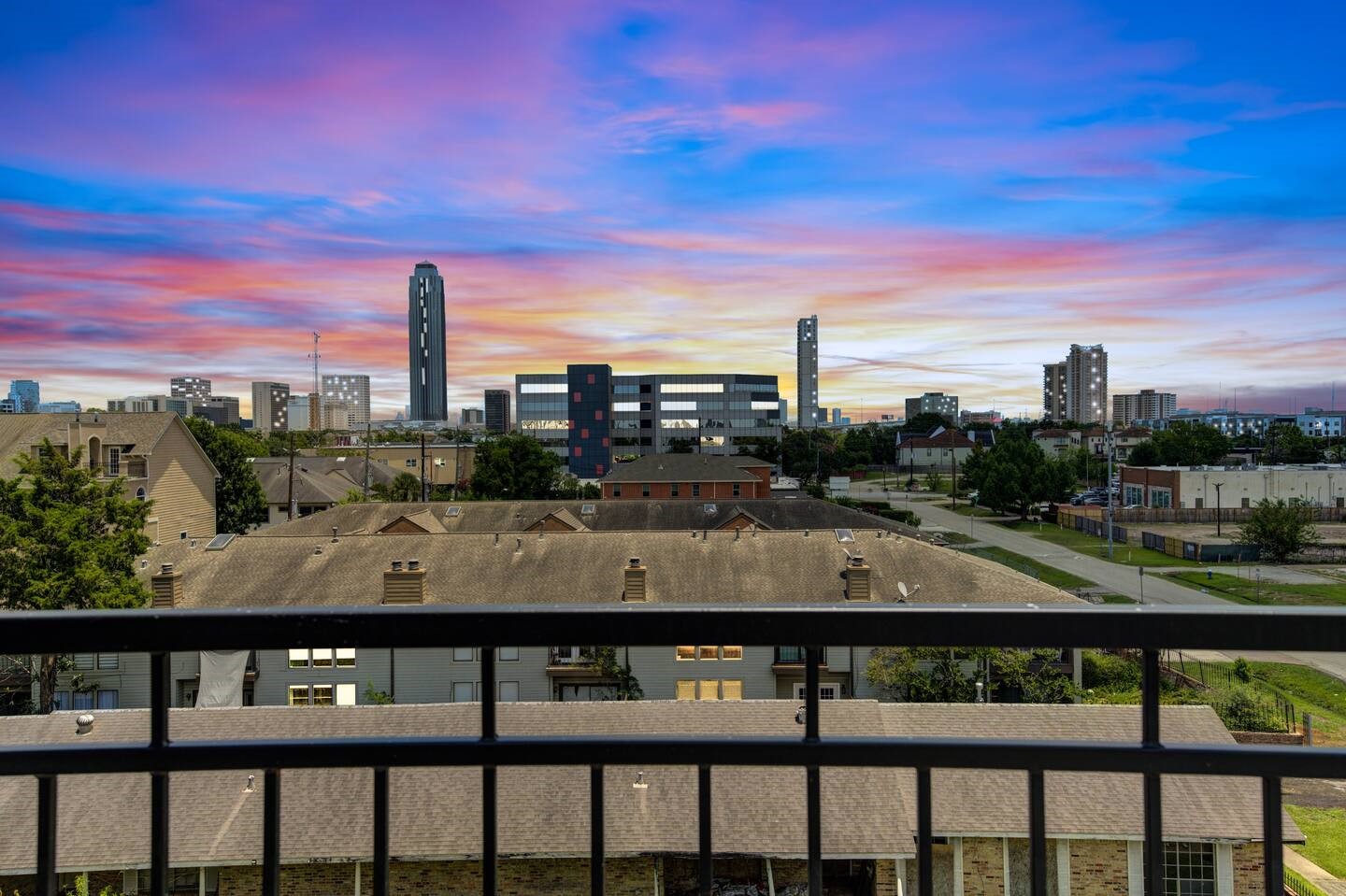 5702 Fairdale Lane, Unit C Houston, TX 77057 - Photo 45 of 47 a view of a city