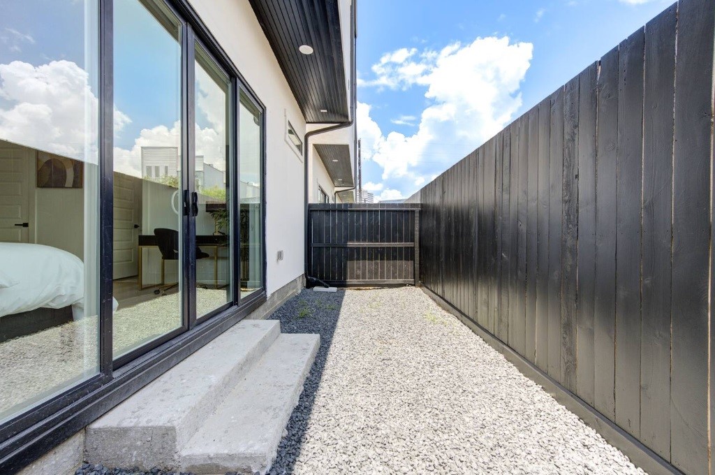 5702 Fairdale Lane, Unit C Houston, TX 77057 - Photo 47 of 47 a view of balcony with floor