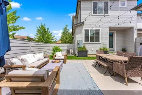 $710,000 | 4453 East Parkcenter Boulevard, Boise, ID 83716