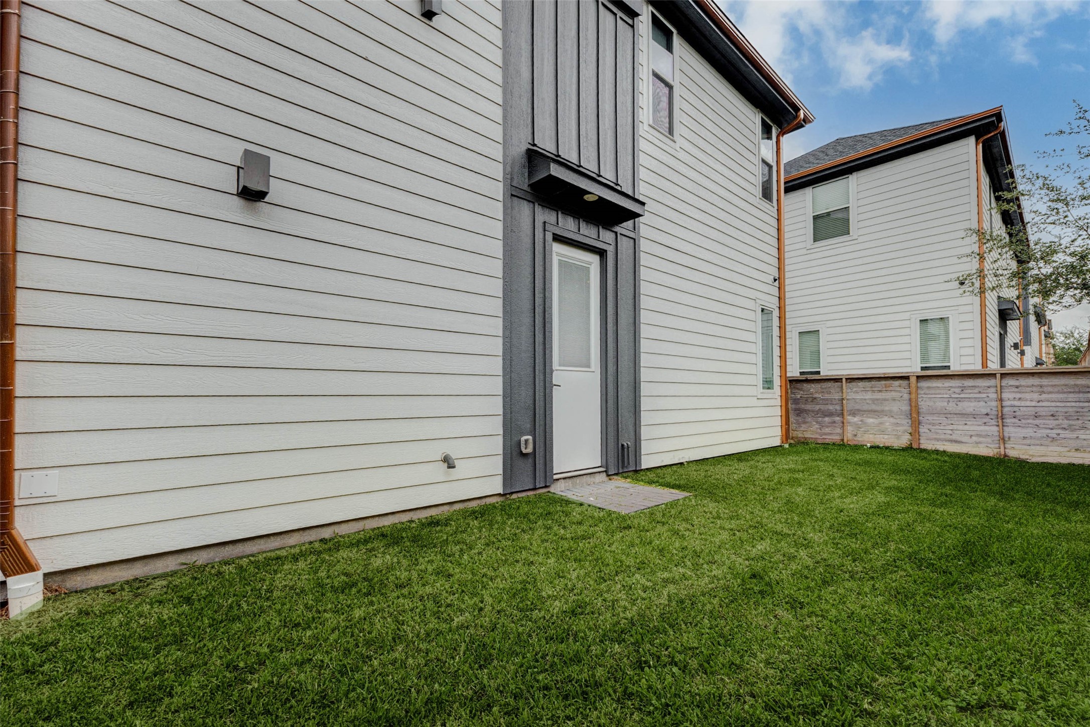 4502 Buck Street Houston, TX 77020 - Photo 25 of 27 Yard maintained for you!
