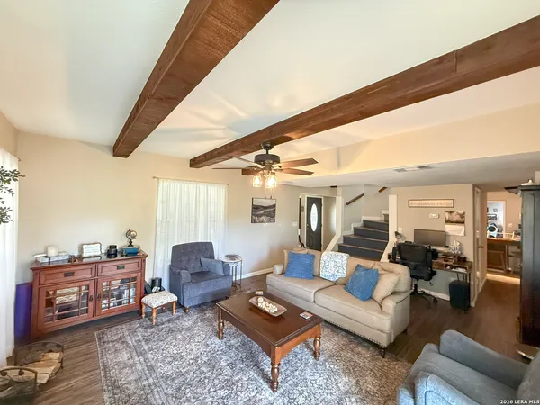 $465,000 | 702 County Road 6612, Devine, TX 78016