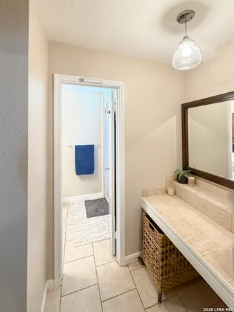 $465,000 | 702 County Road 6612, Devine, TX 78016