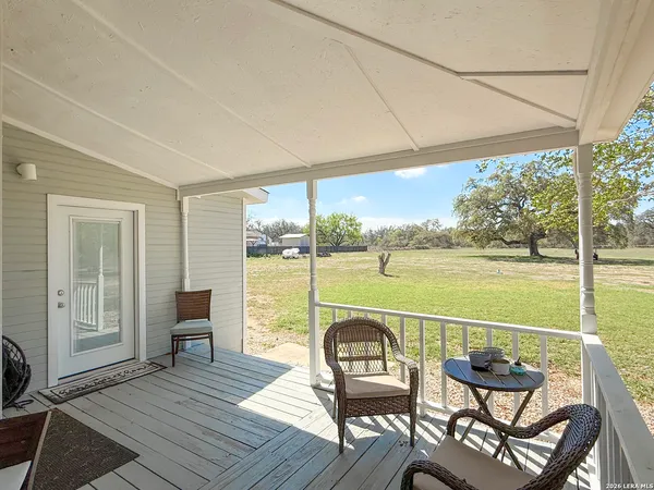 $465,000 | 702 County Road 6612, Devine, TX 78016